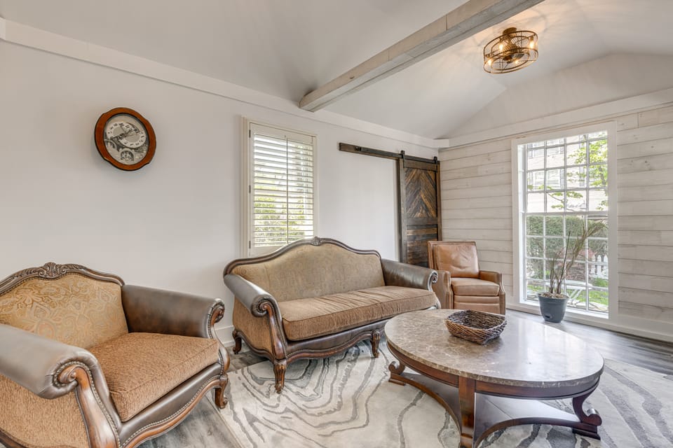 Main St Retreat! 1895 Farmhouse in Port Jefferson House in Port Jefferson