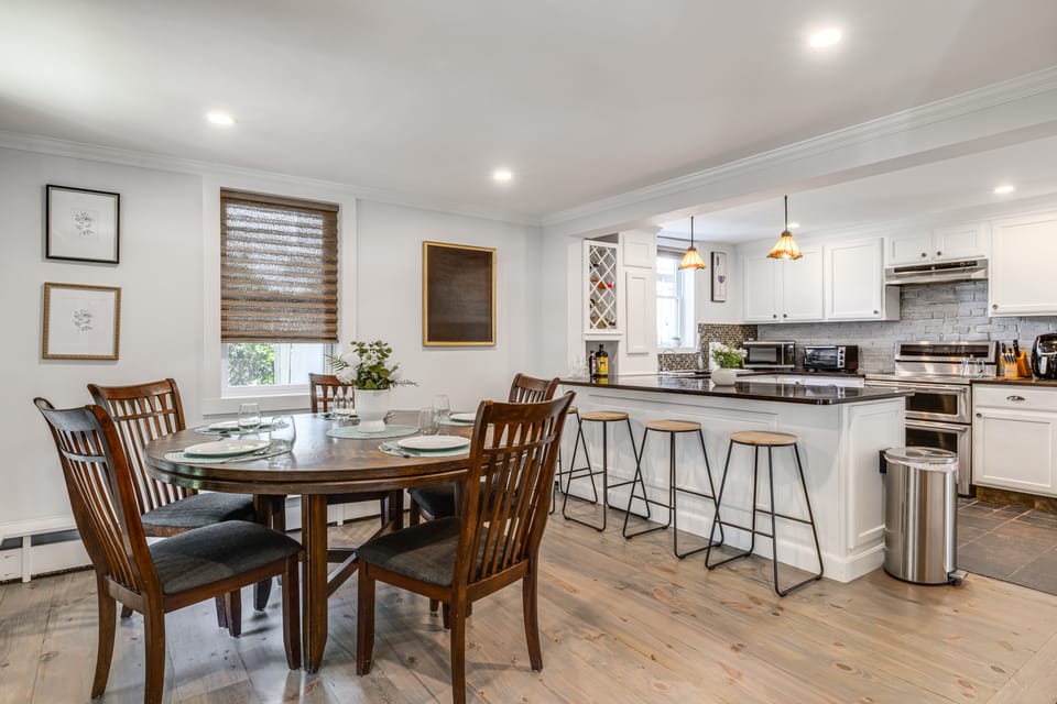 Main St Retreat! 1895 Farmhouse in Port Jefferson House in Port Jefferson