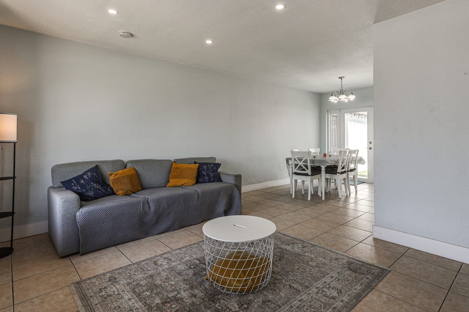 Miami Area Work & Play Hub! Near I-75 & SR 826 House in Hialeah