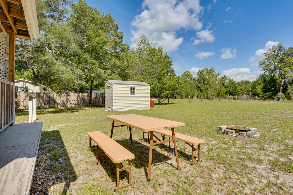Family Home w/ Hot Tub, 5 Mi to Rainbow Springs! House in Florida