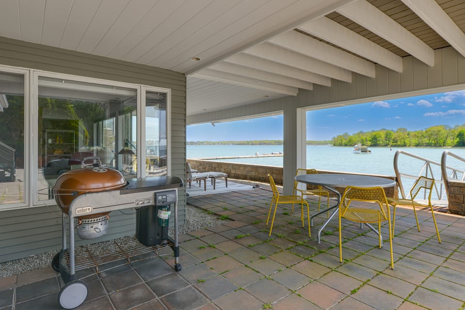 Upscale Waterfront Studio! Walk to Nantasket Beach Apartment in Hull