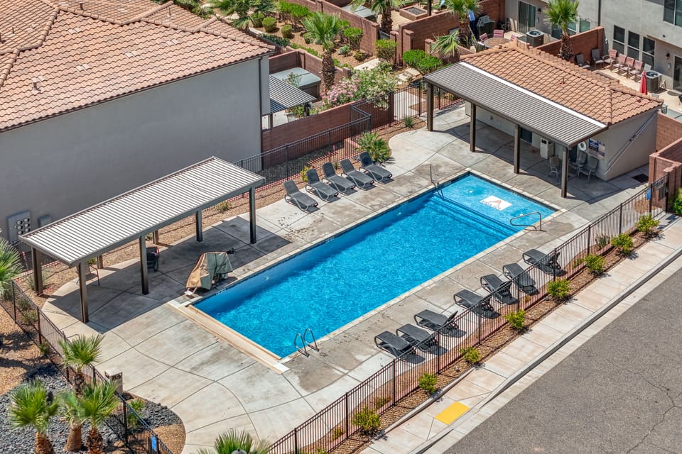 Pool Access, Private Hot Tub: Sleek Washington Gem Apartment in Washington