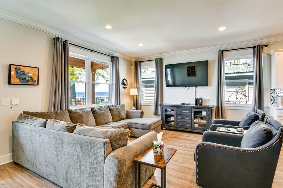 Families Welcome! Houghton Lake Escape w/ Foosball House in Houghton Lake