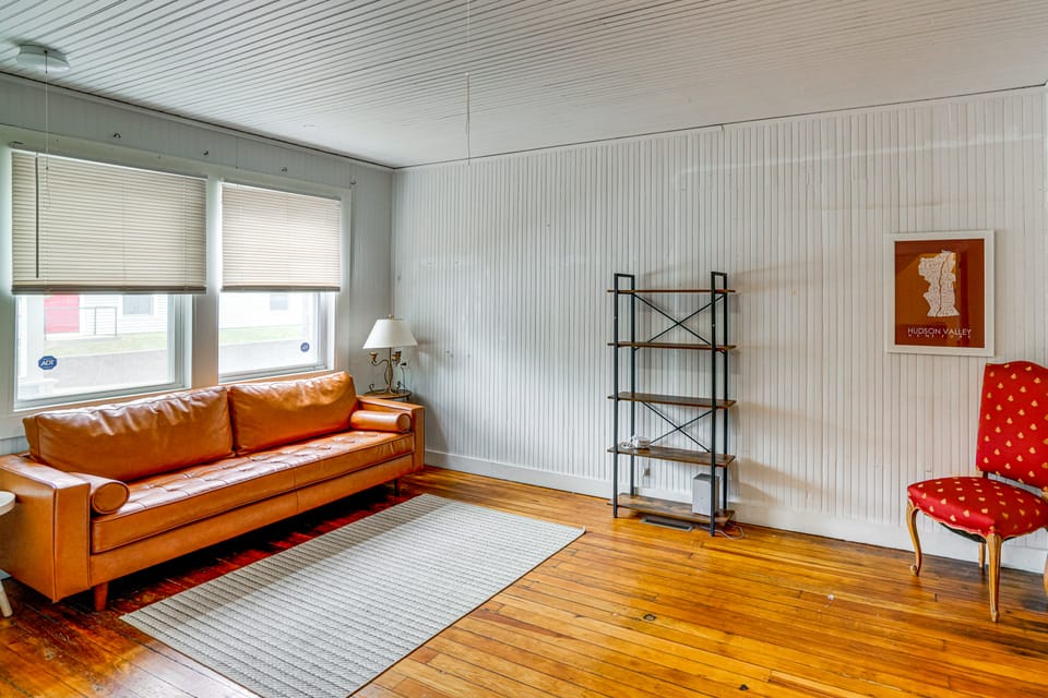Walk to Everything! Dtwn Hudson Apartment Apartment in Hudson