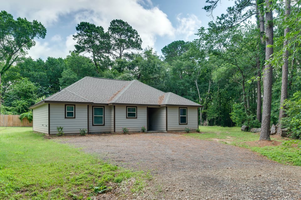 Piney Woods Escape! Magnolia Home w/ Lake Access House in Texas