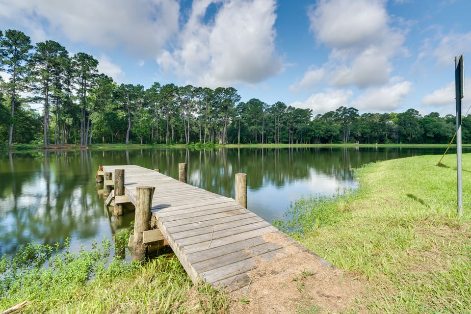 Piney Woods Escape! Magnolia Home w/ Lake Access House in Texas