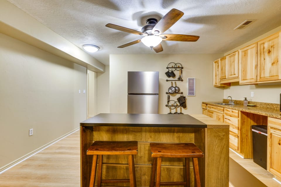 All-Season Base in West Valley City, Pets Welcome! Apartment in West Valley City