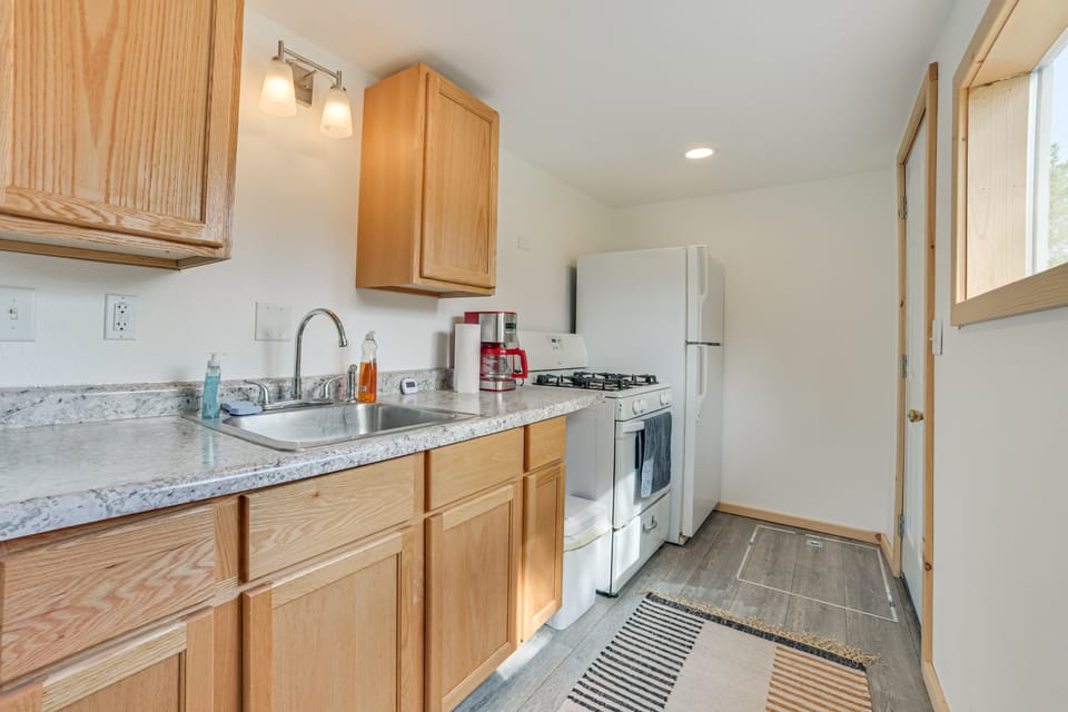 Walk to West Twin Lake: Remote Retreat w/ Yard House in Albert