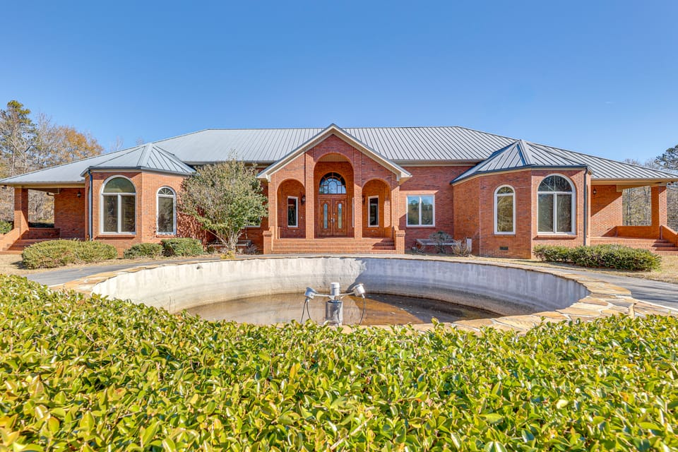 Stocked Pond! 33-Acre LaGrange Estate w/ 2 Units House in Georgia