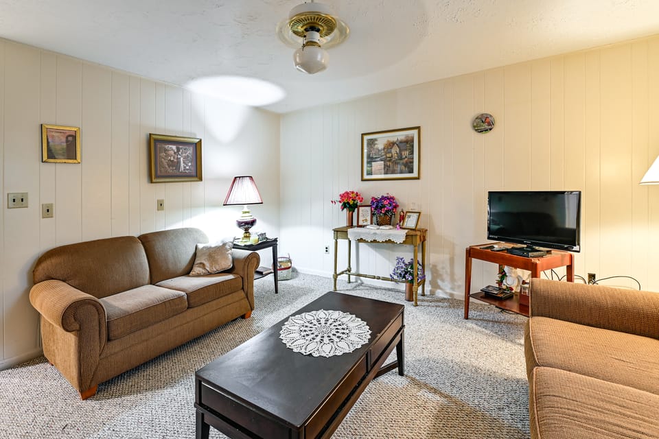 Bring Your Pets! Walkable Retreat in Manchester Apartment in Kentucky