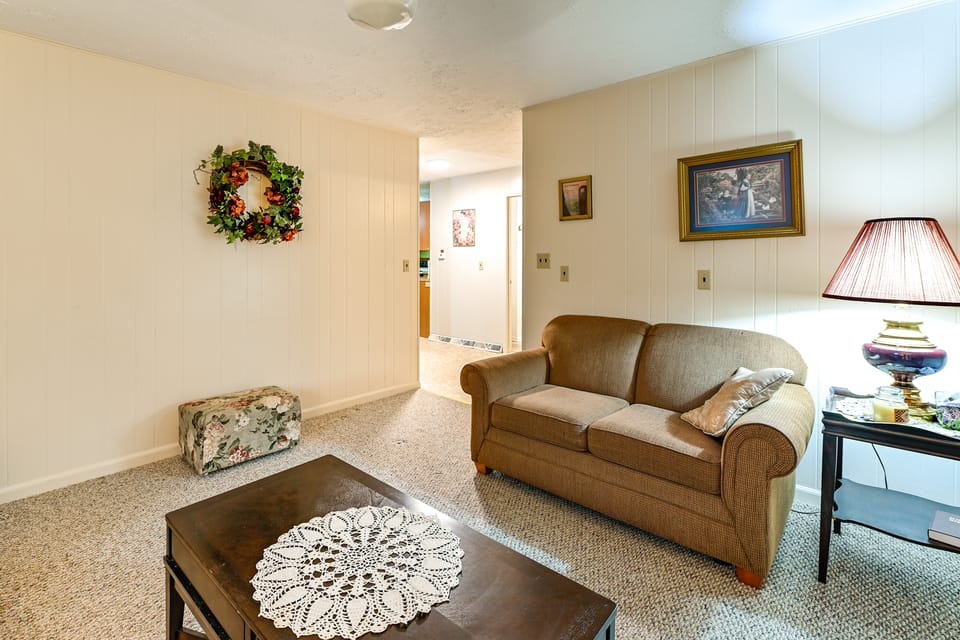 Bring Your Pets! Walkable Retreat in Manchester Apartment in Kentucky