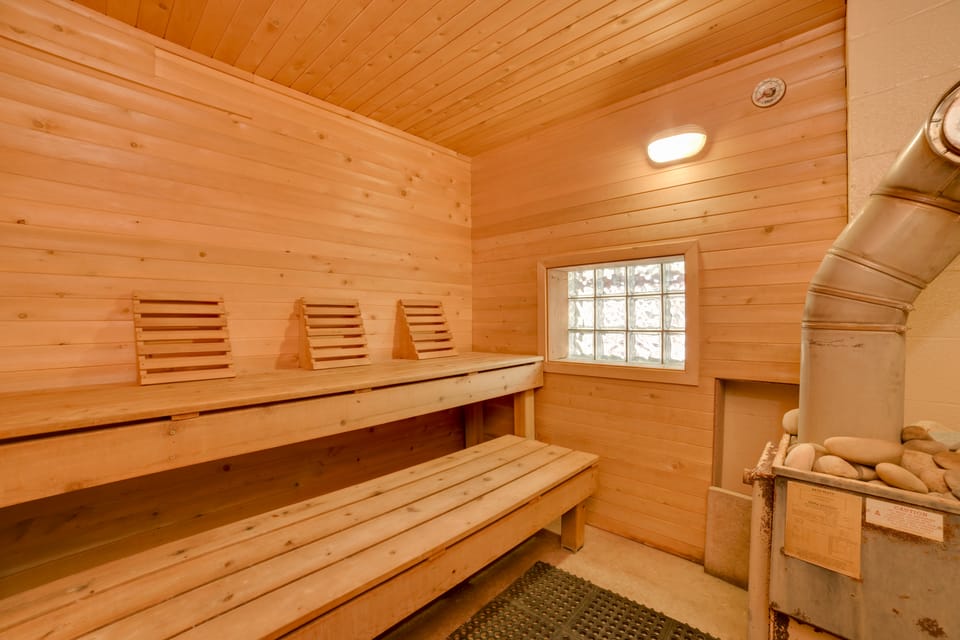 Private Sauna + Deck: Pigeon River Retreat! House in Michigan
