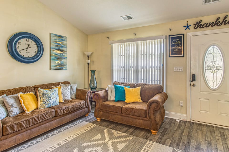 6 Mi to Dtwn Conway! Quiet Family Getaway w/ Patio House in South Carolina