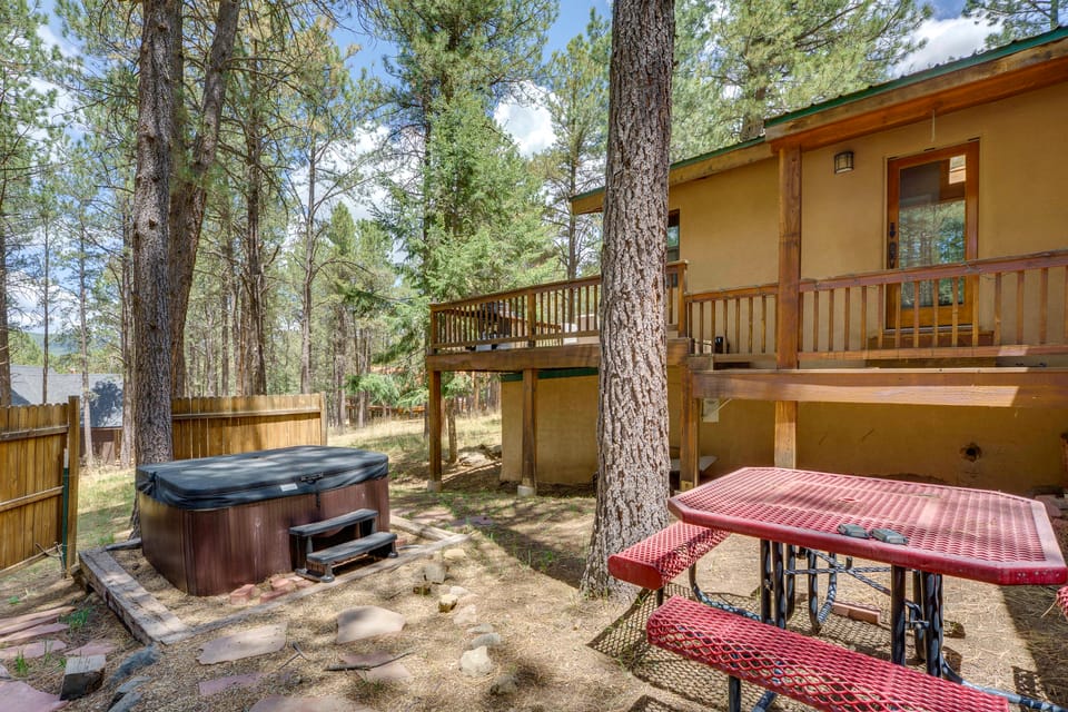 Family Haven w/ Hot Tub! 3 Mi to Angel Fire Resort House in Angel Fire