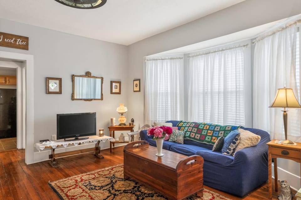Walk to Parks & Dining: Bonner Springs Home House in Shawnee