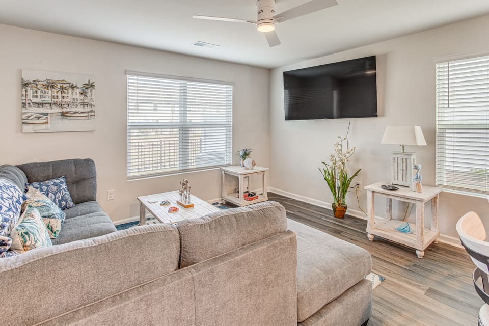2 Mi to Sea & Sand! Modern New Build in Surfside Apartment in South Carolina