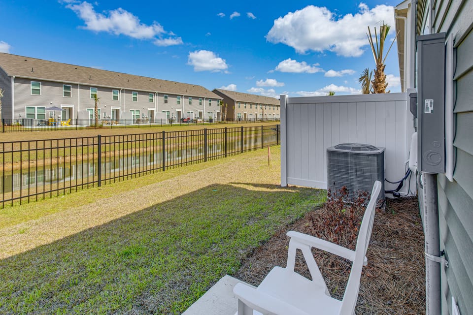 2 Mi to Sea & Sand! Modern New Build in Surfside Apartment in South Carolina