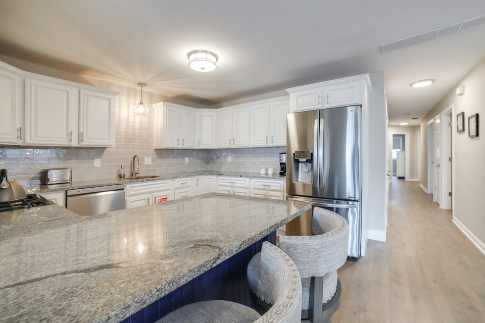 Walk to Beach & Boardwalk! Wildwood Getaway Apartment in Wildwood