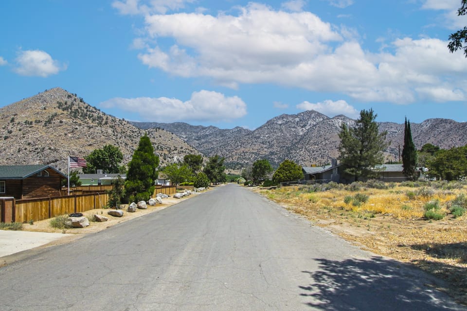 Mountain Views! High Desert Hideaway in Oynx House in Sierra Nevada