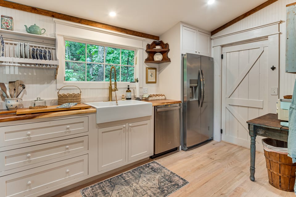 Comfy Cottage Charmer w/ Patio Garden in Tryon House in Tennessee