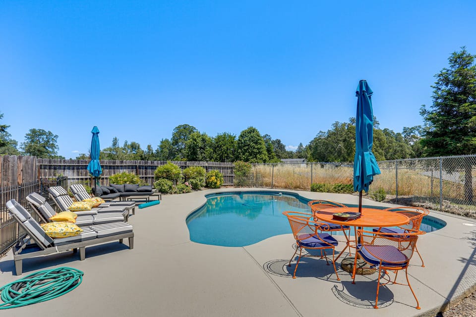 Palo Cedro Family Retreat: Pool, Nat'l Park, Lakes House in California