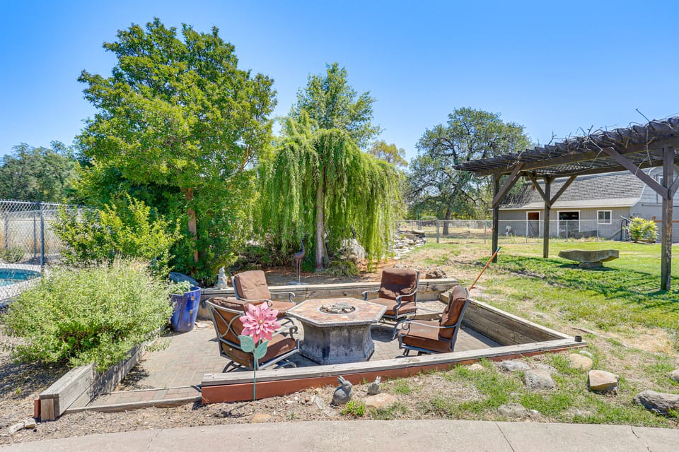 Palo Cedro Family Retreat: Pool, Nat'l Park, Lakes House in California