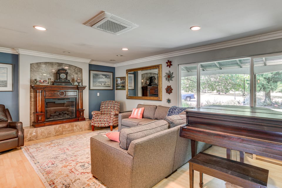 Palo Cedro Family Retreat: Pool, Nat'l Park, Lakes House in California