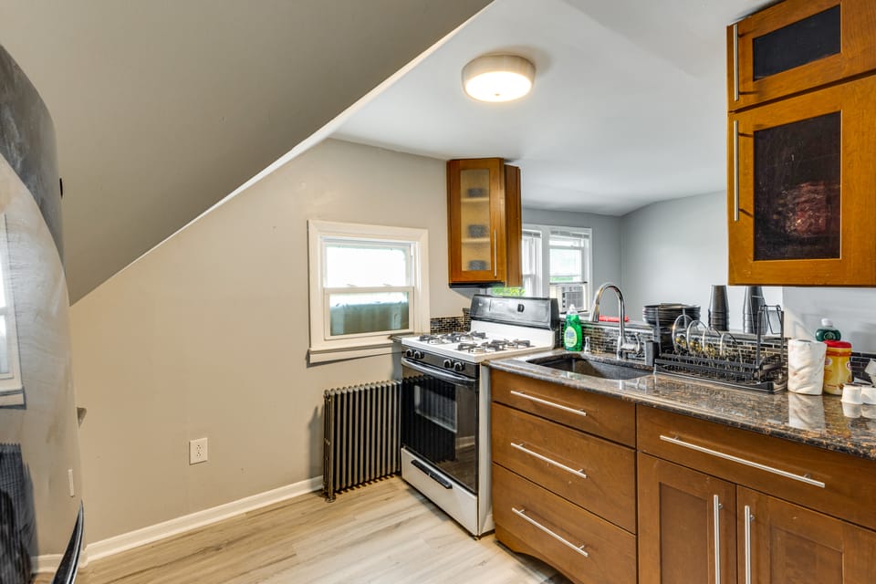 Train to Philly! Pet-Friendly Unit in Barrington Apartment in Cherry Hill