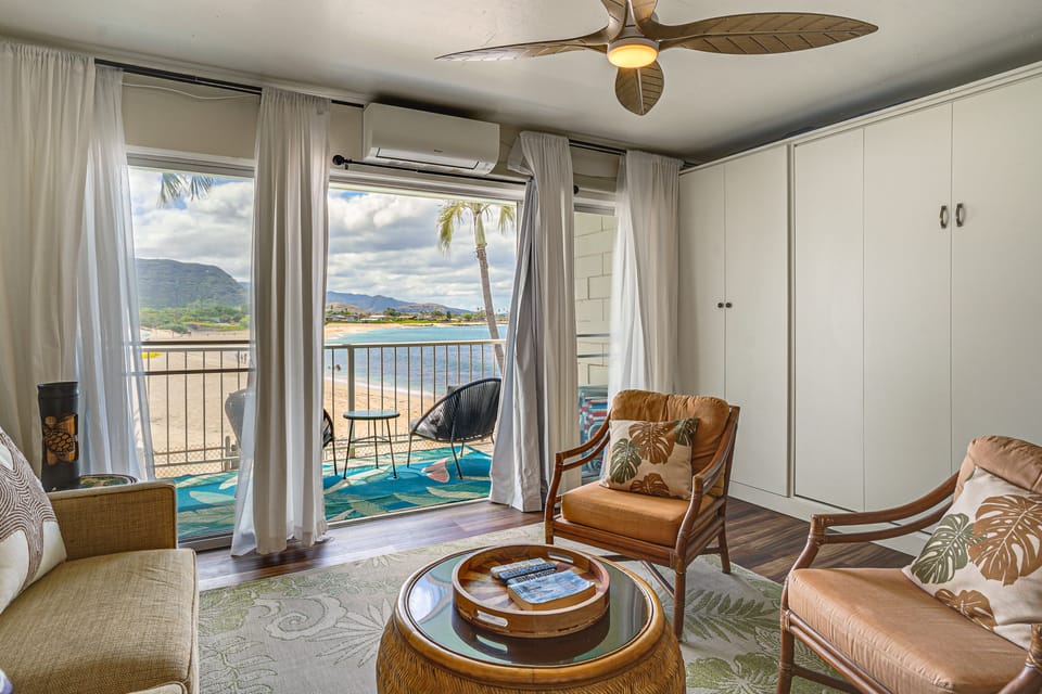 Steps to Beach & Pool! Oceanfront Waianae Studio Apartment in Makaha