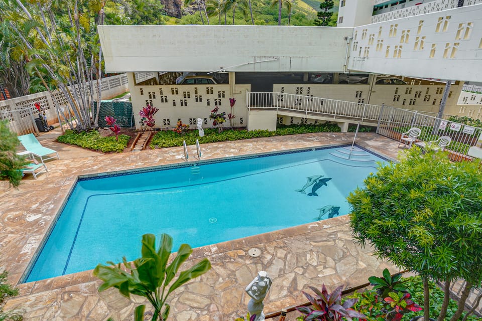 Steps to Beach & Pool! Oceanfront Waianae Studio Apartment in Makaha