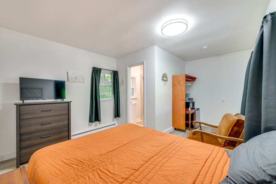Close to Marina, Beach & Town! Schroon Lake Escape Apartment in Schroon Lake