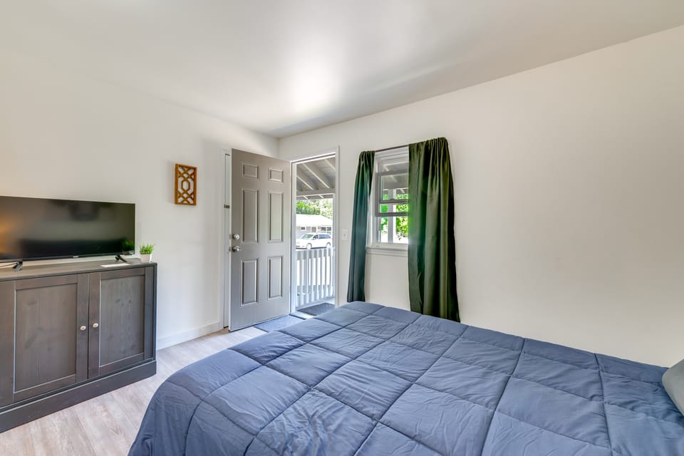 Easy Schroon Lake Living! Close to Marina & Town Apartment in Schroon Lake