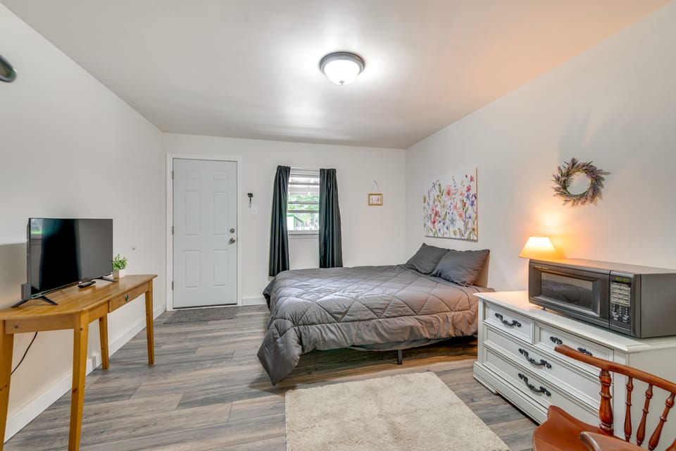 Boat, Fish & Hike! All-Season Schroon Lake Getaway Apartment in Schroon Lake