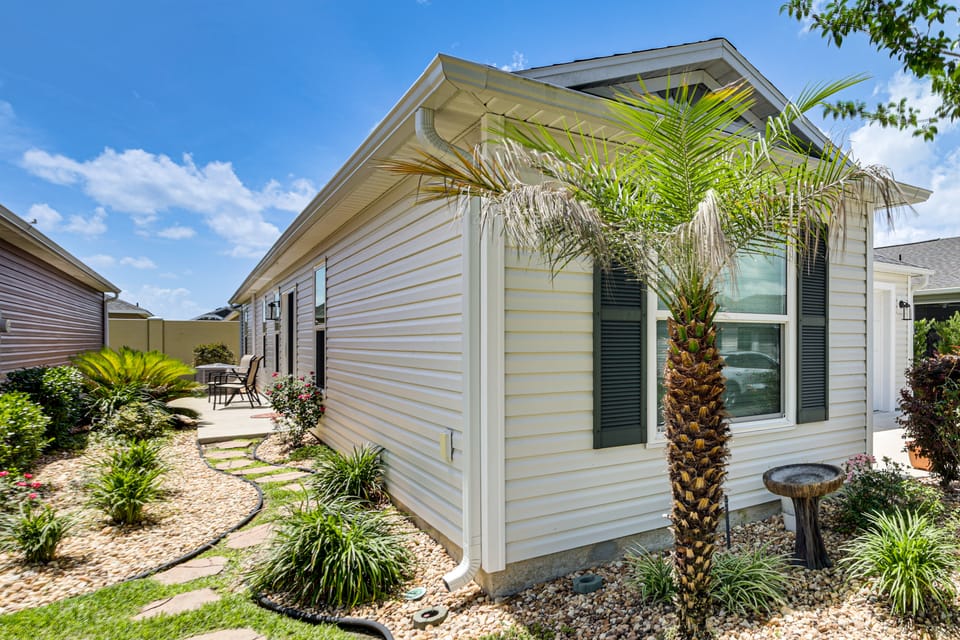 Easy Pool Access & Private Patio! DeLuna Villa House in Wildwood