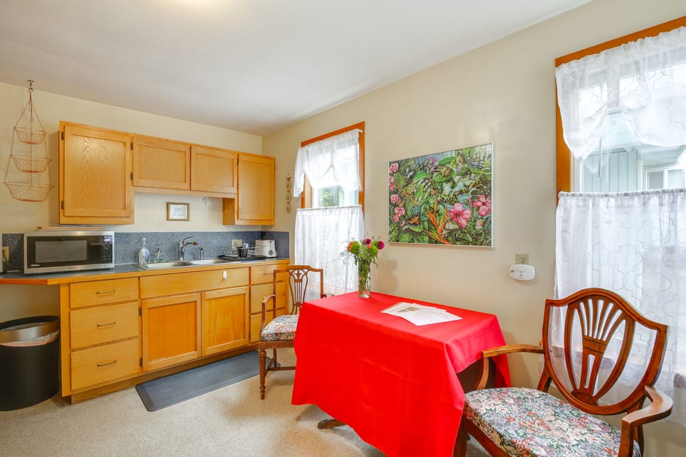 Cozy Vintage in Friendly Neighborhood, 2 Mi to UO! House in Eugene