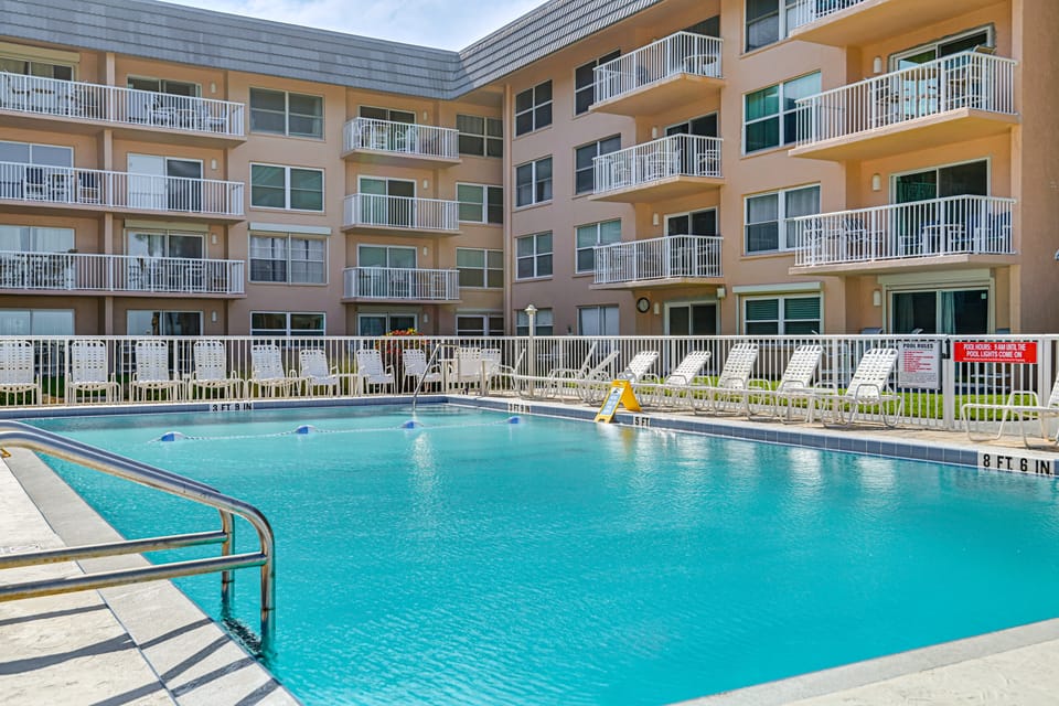 Pool, Ocean Views, Beach Boardwalk! Cocoa Condo Apartment in Seacrest Beach