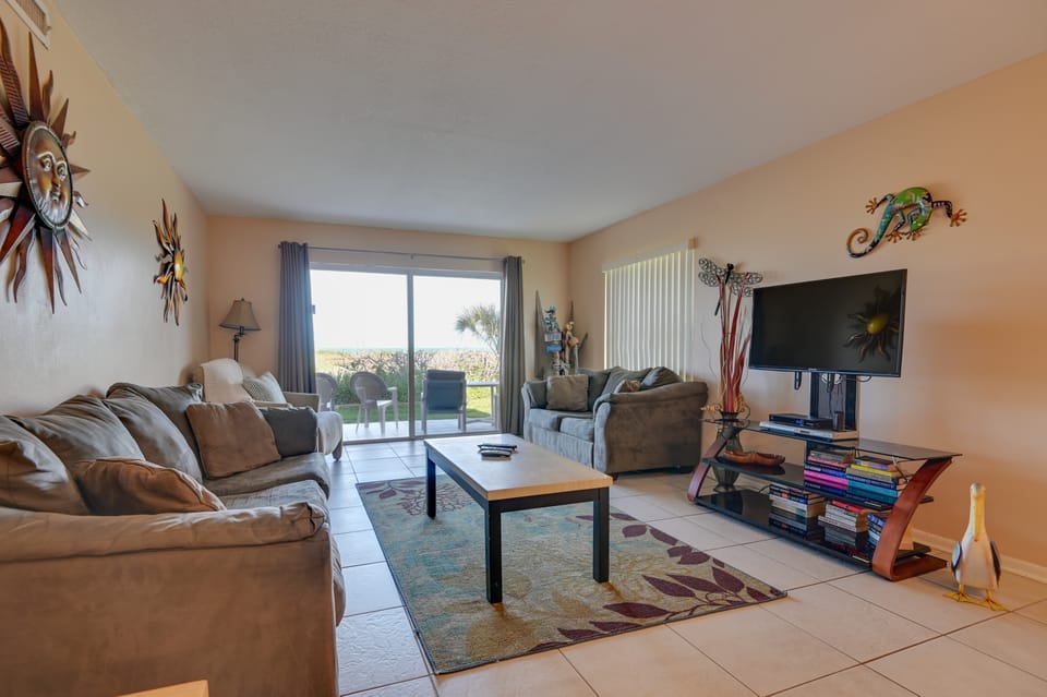 Enjoy the Pool & Beach! Cocoa Beach Condo Apartment in Seacrest Beach