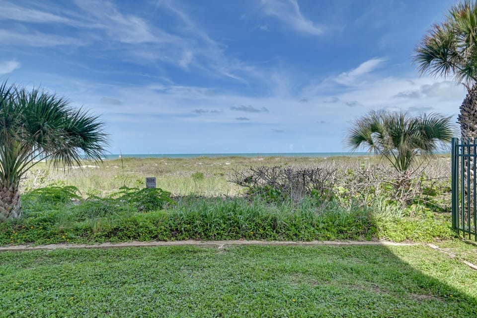 Walkable Cocoa Beach Condo w/ Ocean Views Apartment in Seacrest Beach