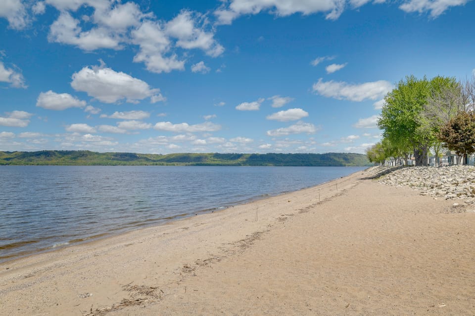Steps to Lake Pepin, Beach! Charming Home w/ Patio House in Lake Pepin