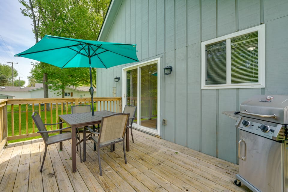 2 Mi to Lake Huron: Classic Home w/ Private Deck House in Michigan