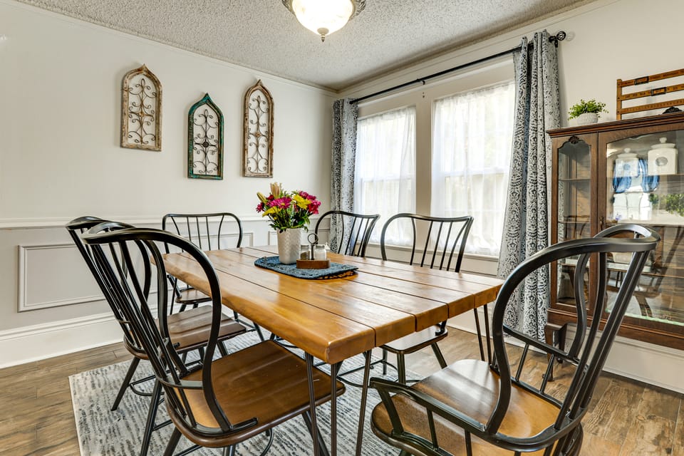 Walk to Stetson and Historic Downtown DeLand! House in DeLand