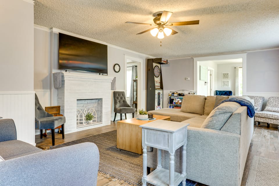 Walk to Stetson and Historic Downtown DeLand! House in DeLand