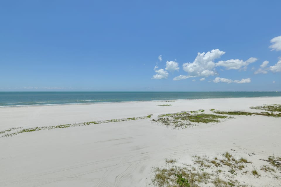 Gulf-Front Gem w/ Pool Access on Fort Myers Beach! Apartment in Estero Island