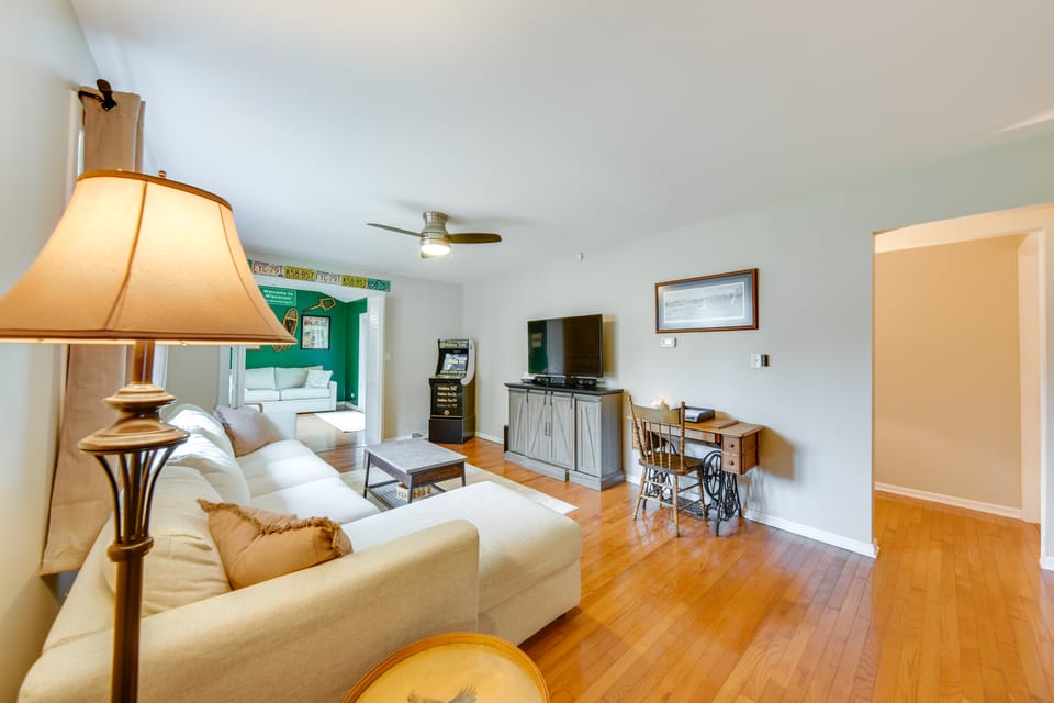 5 Houses to Elizabeth Lake! Family Getaway w/ Yard House in Twin Lakes