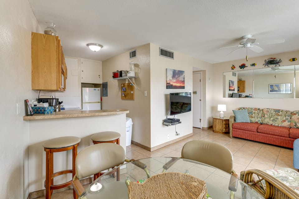 Steps to Sand: Beachfront SPI Condo w/ Balcony Apartment in South Padre Island
