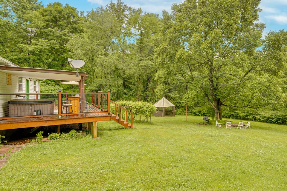 Walk to Town: Fayetteville Retreat w/ Hot Tub! House in Fayetteville