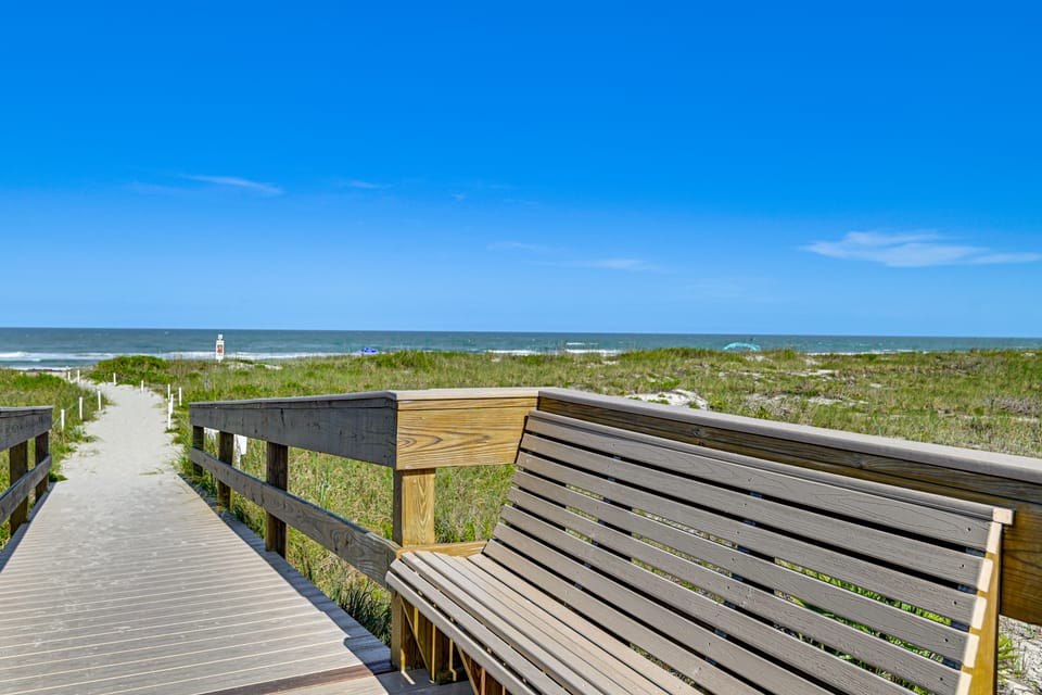 Ocean-View Pool, Private Balcony: Cocoa Beach Unit Apartment in Seacrest Beach