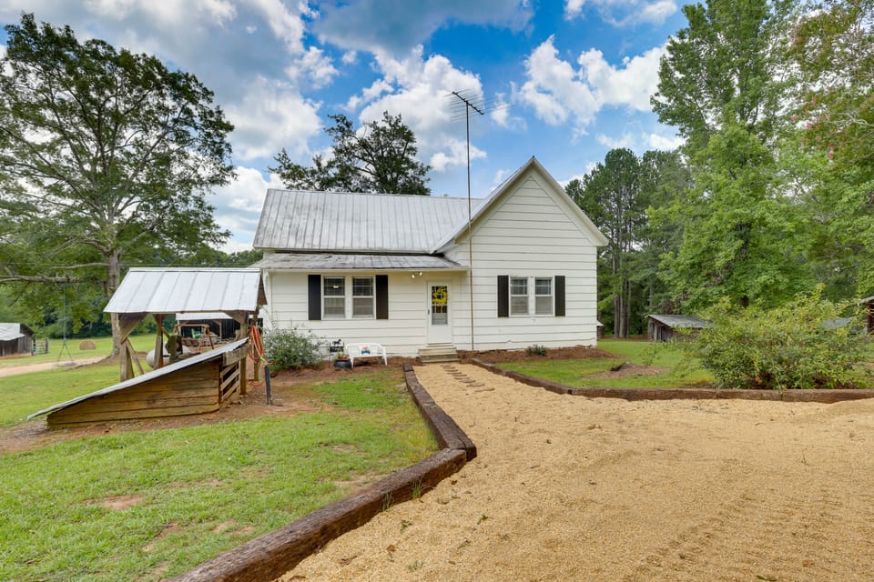 Lineville Homestead Retreat! Farmhouse & Cottage House in Alabama