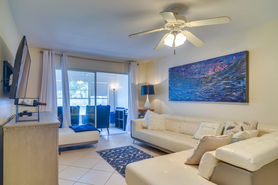 Walk to Ocean! St. Petersburg Extended Escape Apartment in St Petersburg