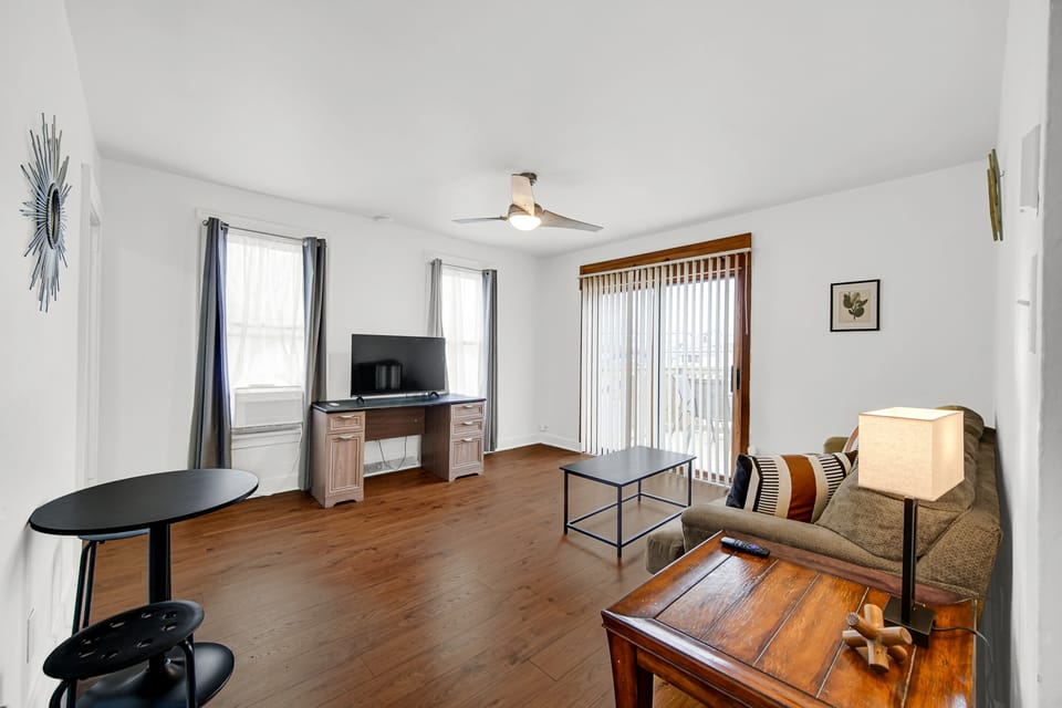 3 Mi to Indiana Dunes NP! Convenient Dtwn Apt Apartment in Michigan City
